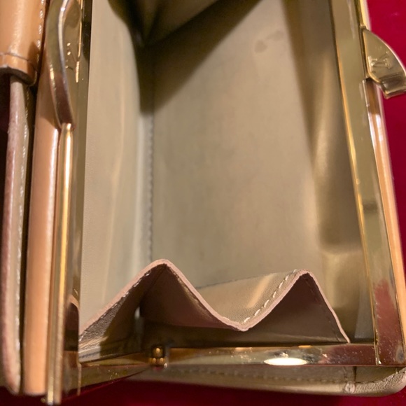 AUTHENTICATED Louis Vuitton vernis wallet - Picture 9 of 16
